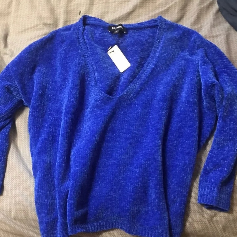 Express Sweater - Picture 2 of 3